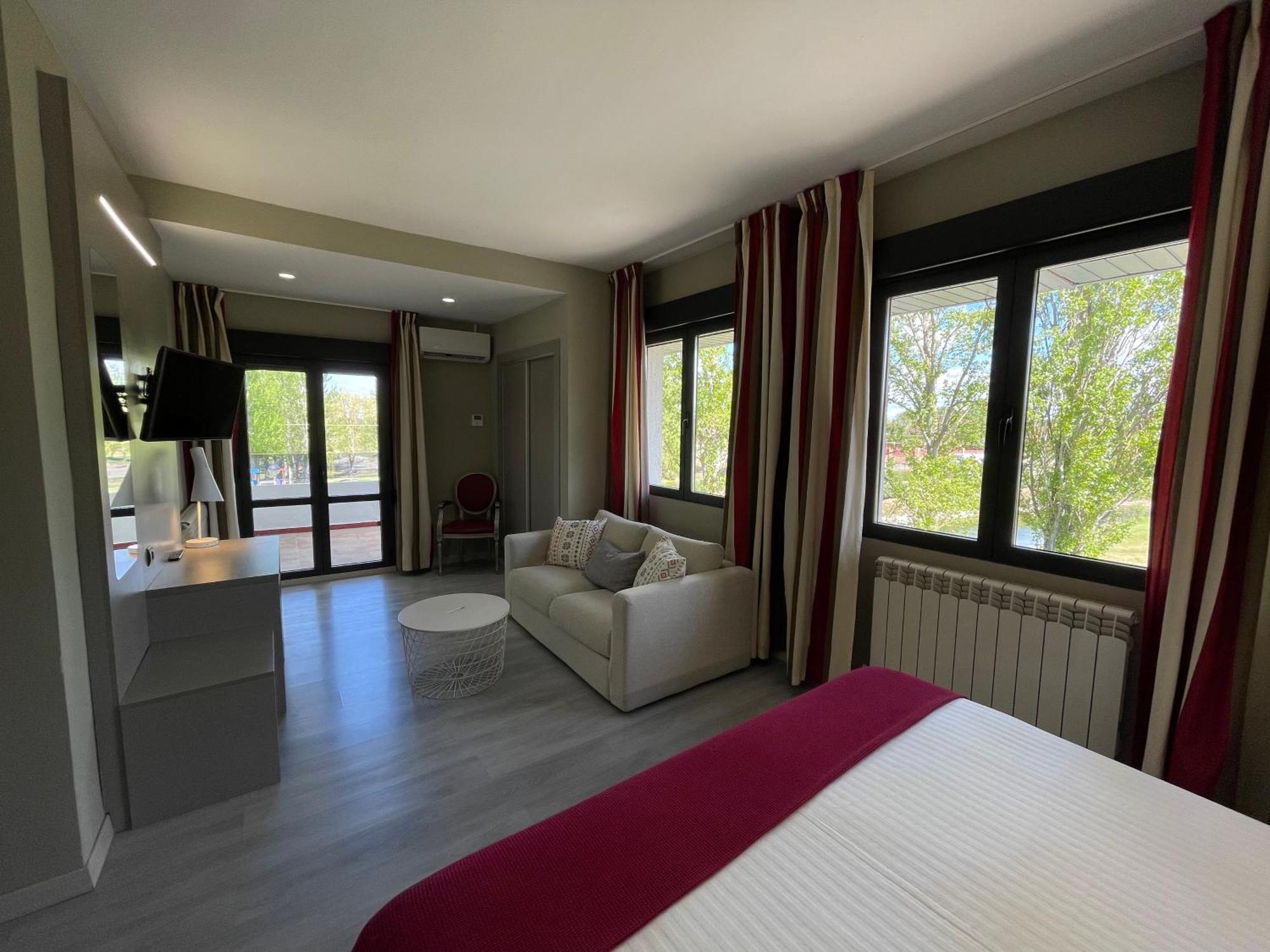 Hotel Valjunco Валенсія-де-Дон-Хуан Екстер'єр фото